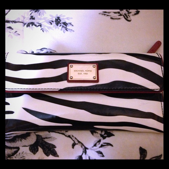 💯 Authentic Michael Kors Flat Zebra Wallet