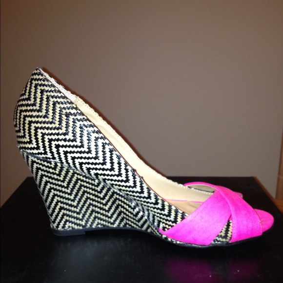 🎉HOST PICK🎉Vibrant Patterned Wedge Heels