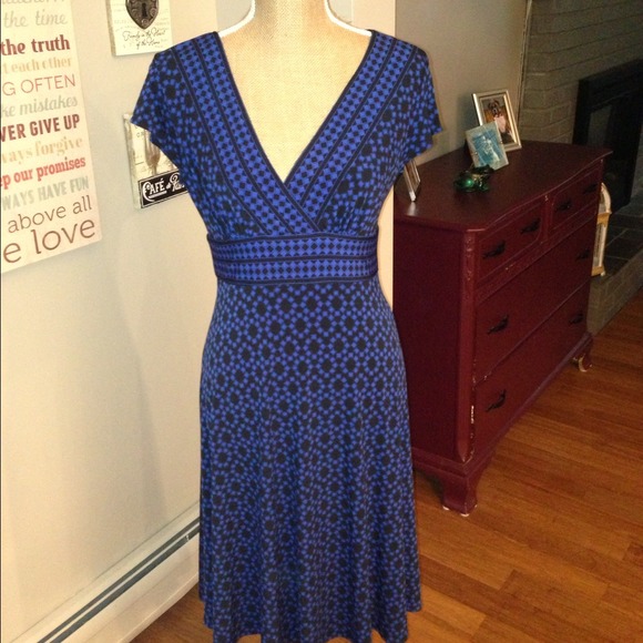 Black & Blue geometric Print V-neck Dress