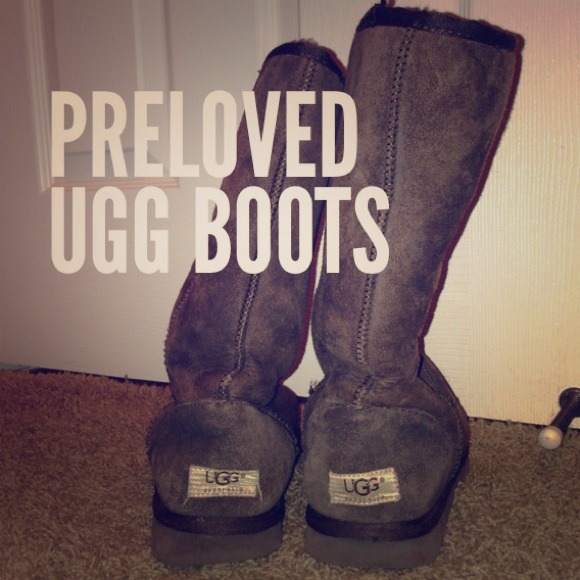 Preloved Classic Tall UGG boots in Chocolate