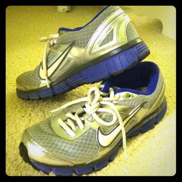 Purple Nike Tennis Shoes