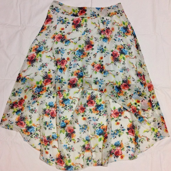 ⬇️️️CLEARANCE⬇️Hi low chiffon Floral skirt - Picture 2 of 3