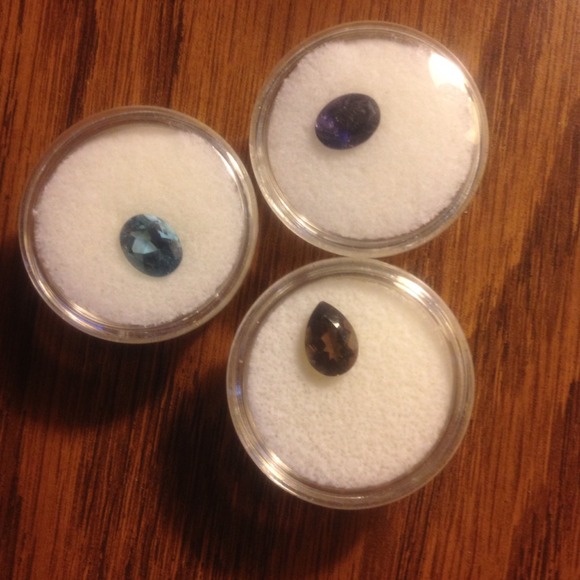 Three stones oval artificial