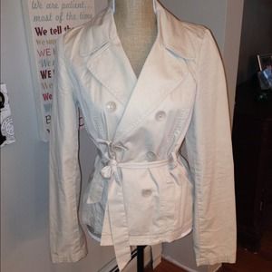 Classic Khaki Short Trench