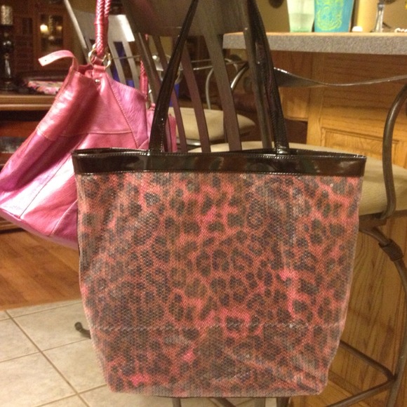 SOLD⁉️MAKE OFFER⁉️Betsey Johnson BIG tote. - Picture 2 of 4