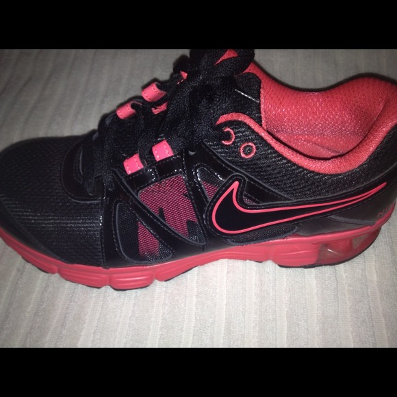 Nike Shoes - Nike Reax Tennis Shoes