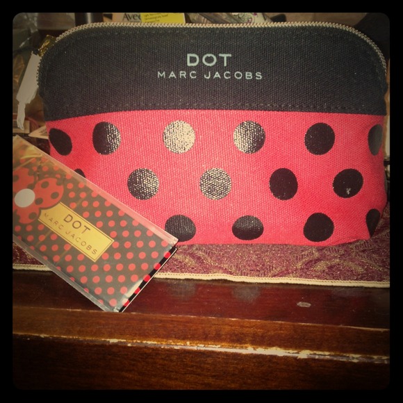 🔥Marc Jacobs Dot makeup pouch.🔥