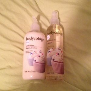 Bodycology vanilla cupcake body mist and lotion!😍