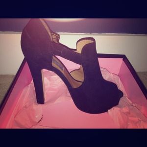 NIB Sexy black suede peep toe heels