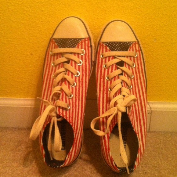 USA print Converse All Star shoes. Size 9.5.