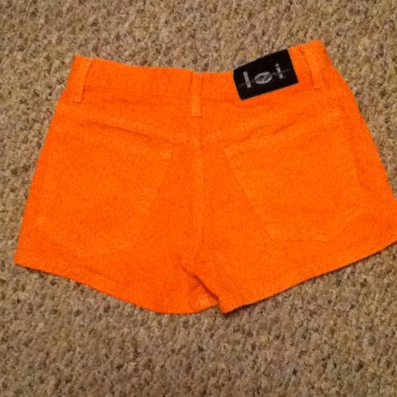 Orange high waisted shorts - Picture 2 of 3