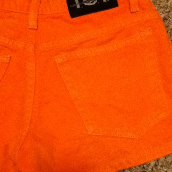 Orange high waisted shorts - Picture 3 of 3