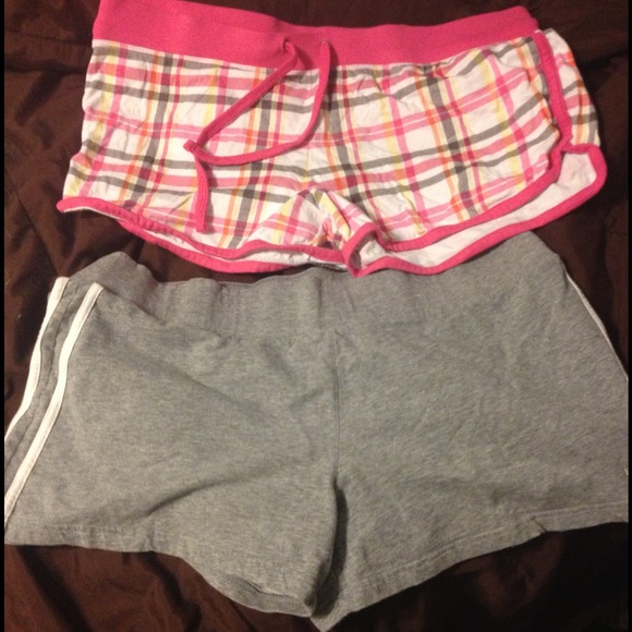SOLD**Bundle pair of shorts XL