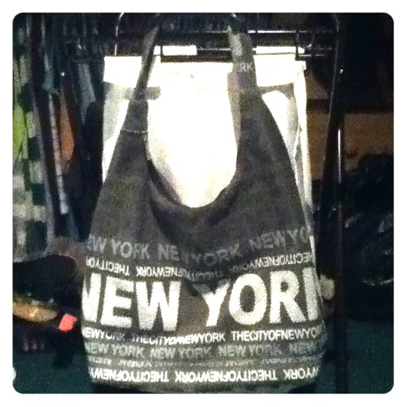 I have a cute Robin Ruth new York purse.! - Picture 1 of 1