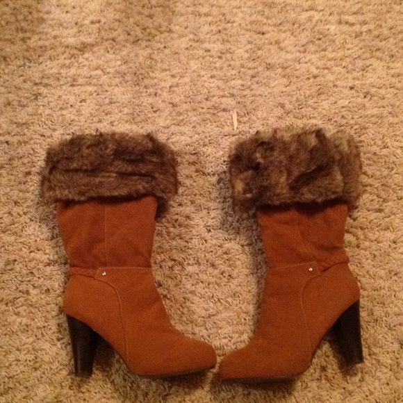 BOOTS WITH FUR... - Picture 1 of 4