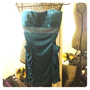 Strapless evening dress w/pockets