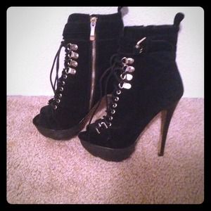 Size 7 1/2 bebe shoes