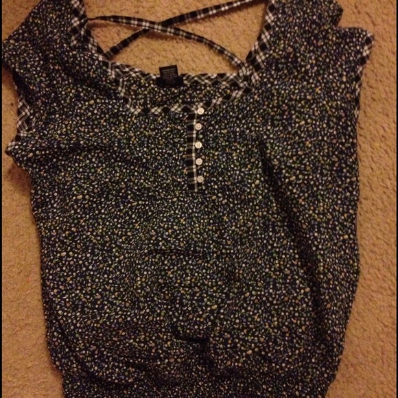 Cute top 💢BUNDLED💢