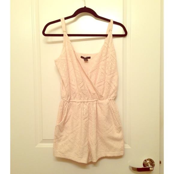 🚫Sold in bundle 🚫 lace romper
