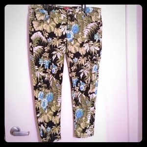ONLY WORN ONCE! Tropicana cropped pants🌴🌿🍃