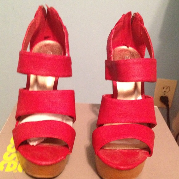 Sandals - Picture 1 of 4