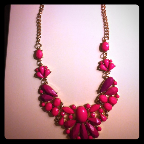 Forever 21 Jewelry - Pink necklace