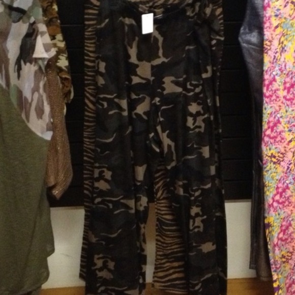 SOLD 2X Camoflauge legging - Picture 2 of 2
