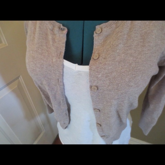 Old navy half-sleeve cardigan - Picture 2 of 3