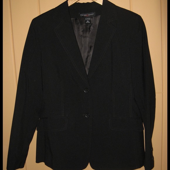 Black basic blazer.