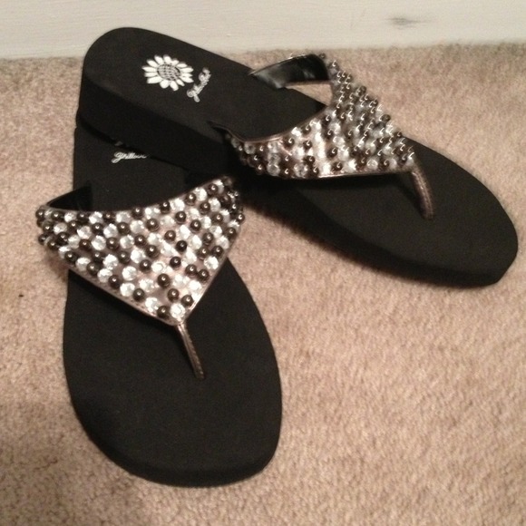 Yellow Box Flip Flops sz 8.5