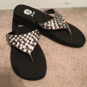 Yellow Box Flip Flops sz 8.5