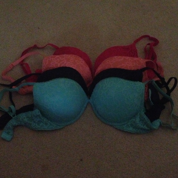 4 bras