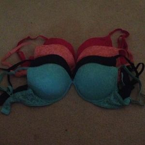 4 bras