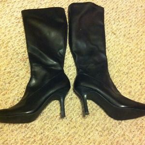 Steve Madden leather boots with heal