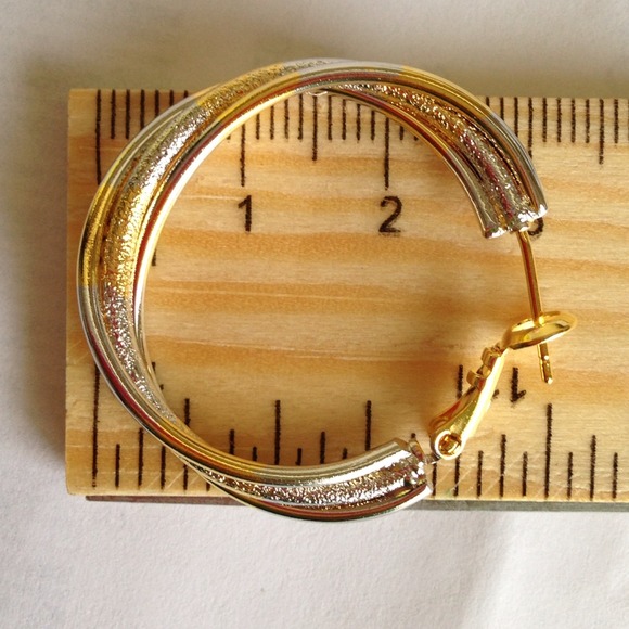 9k gold filled circle hoop earrings. - Picture 3 of 4