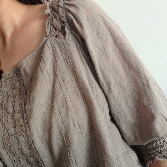 ✖️SOLD✖️Bohemian Taupe Embroider Top - Picture 3 of 3