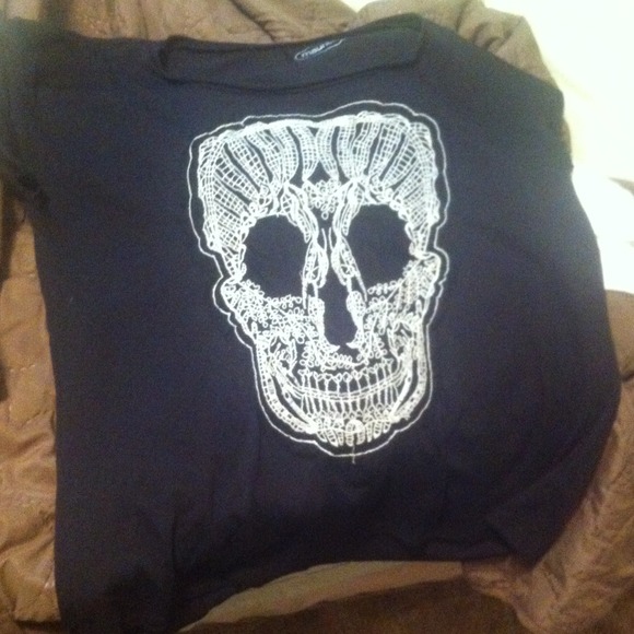 👍Reduced! Black skull over sized shirt.