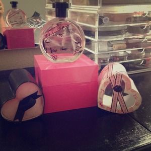 ❌traded❌Tease for two products Victoria secret