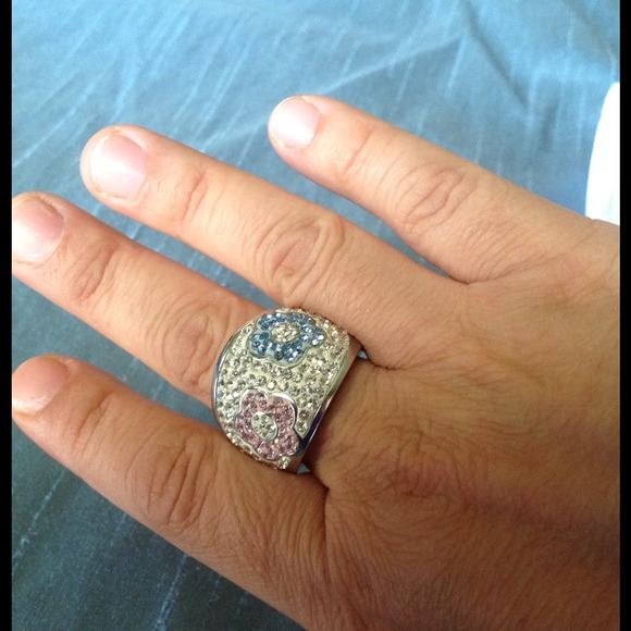 *** SOLD... SOLD... SOLD.....Beautiful ring