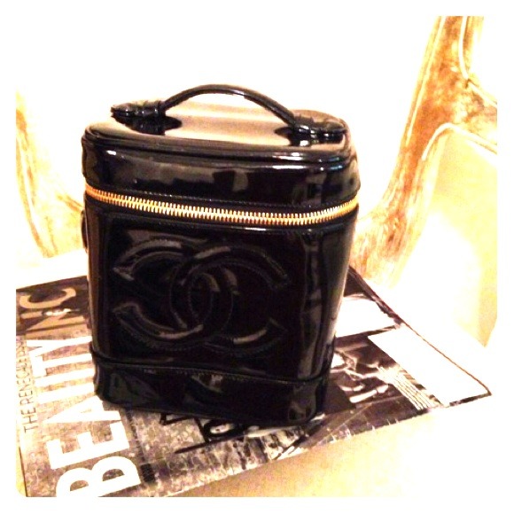 CHANEL authentic vintage make up/camera bag