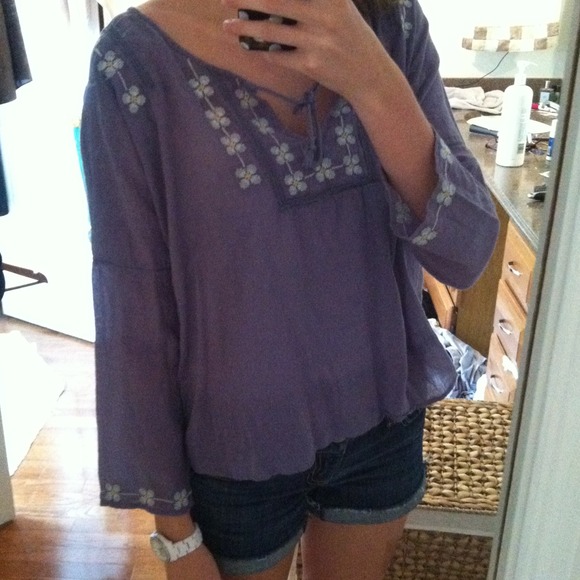 Boho Lavender Top w/ Floral Detailing - Picture 3 of 3
