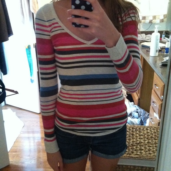 Colorful Fitted Stripe V-Neck - Picture 3 of 3
