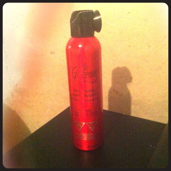 Volumizing root mousse