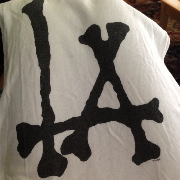 SOLD Brandy Melville LA crossbones muscle tee - Picture 3 of 4