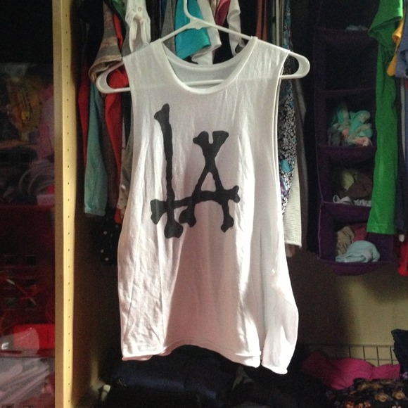 SOLD Brandy Melville LA crossbones muscle tee - Picture 4 of 4