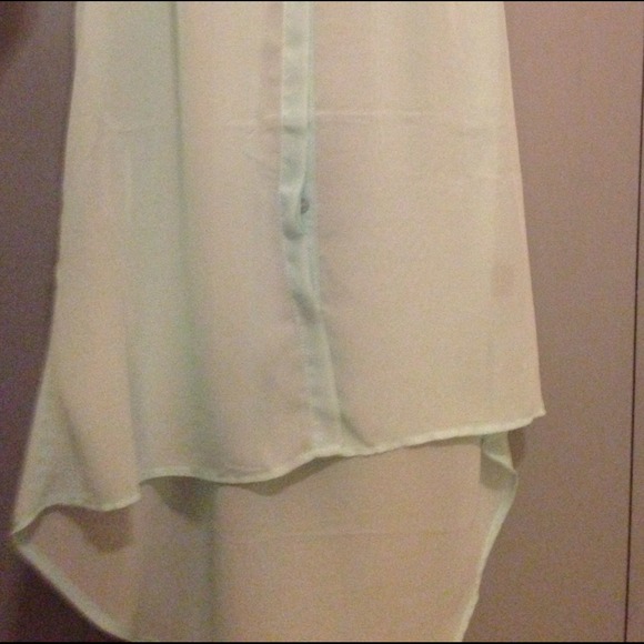 Light green sheer high low top w/ gold accents. - Picture 3 of 4