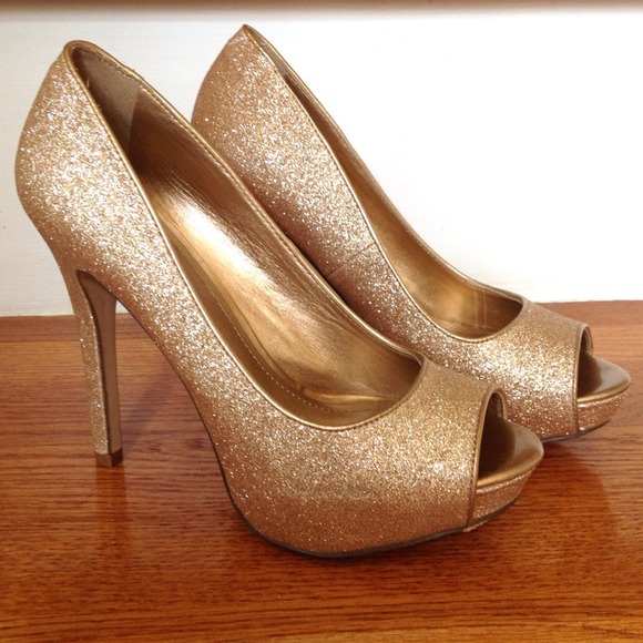 ALDO Shoes - Aldo glittery rose gold Denzenzo heels
