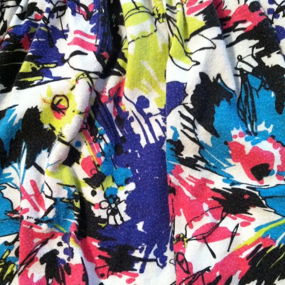 Colorful Floral Top w/ Interesting Neckline - Picture 3 of 4