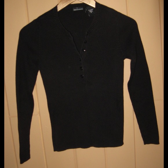 Black ribbed v neck sweater.