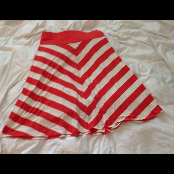 Old Navy chevron skirt.  Offers Accepted! 📝 - Picture 1 of 1